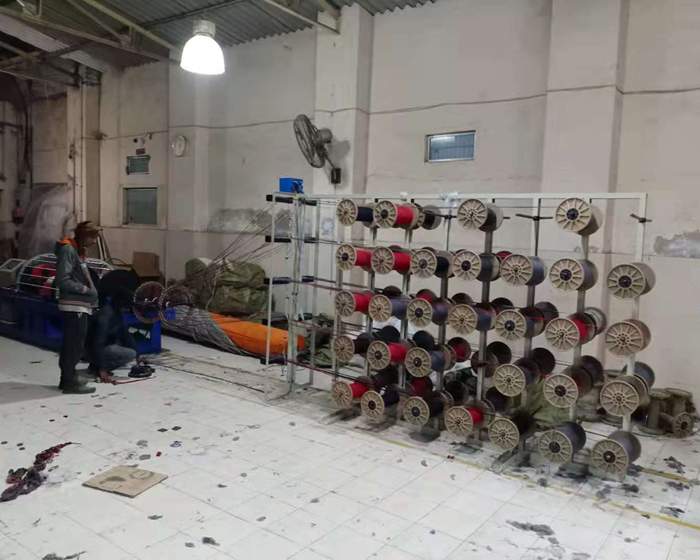 2019年12月，鲁普耐特为印尼客户安装绳网设备，得到客户高度评价。