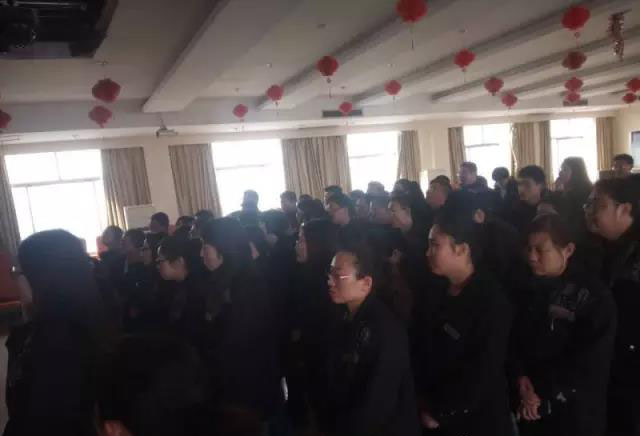 编织机.jpg 编织机.jpg