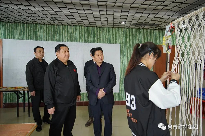 PET拉丝机.jpg