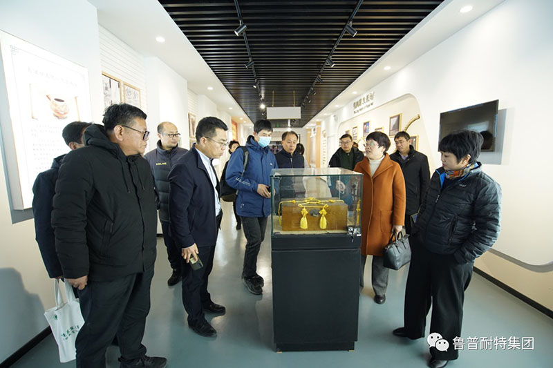 打球机.jpg 打球机.jpg